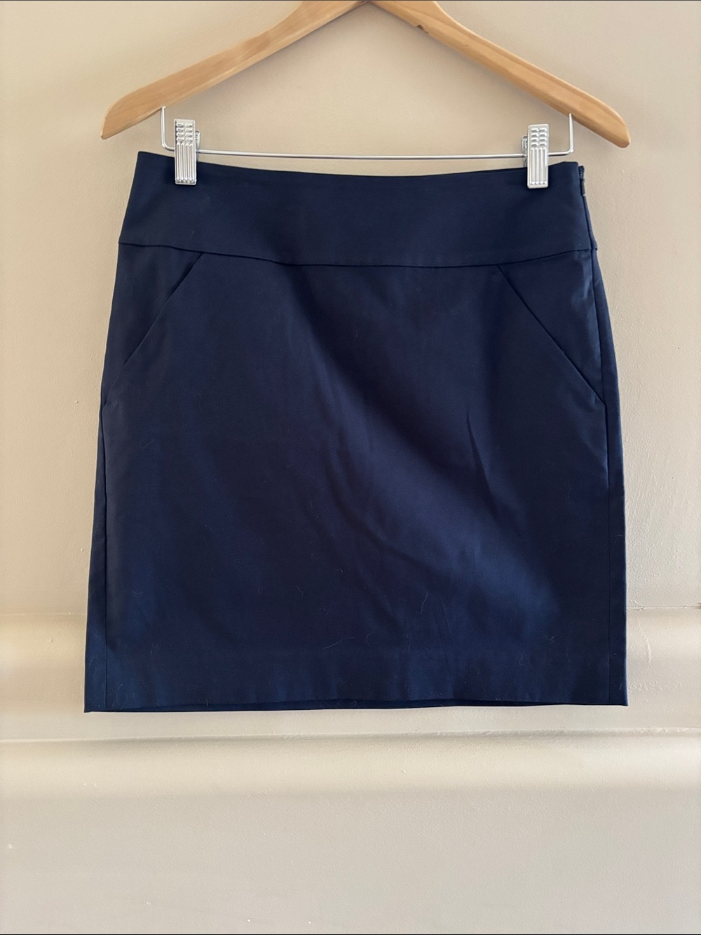 Ann Taylor Skirt. Navy. 98% Cotton. Size 2. NWT.